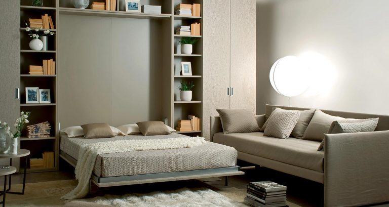 Letto a scomparsa verticale Vertigo aperto, con libreria e armadio